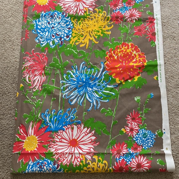 Vintage Susie Zuzek Fabric. “Sun Mums.” Key West Hand Print Fabrics Inc. - Picture 7 of 10